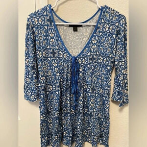 Express women’s vneck blue paisley pattern blouse size Small
